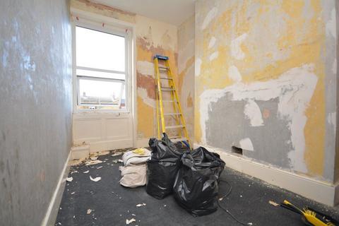2 bedroom flat to rent, ATHELSTAN RD, CLIFTONVILLE, CT9 2BE