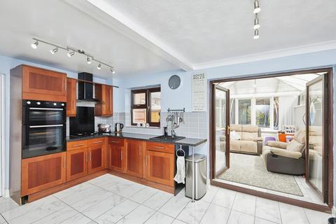 3 bedroom detached house to rent, Tregony Way, Stenson Fields, DE24