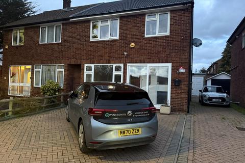 3 bedroom semi-detached house to rent, Pield Heath Road, Uxbridge UB8