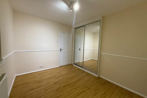 3 bedroom semi-detached house to rent, Pield Heath Road, Uxbridge UB8