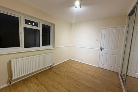 3 bedroom semi-detached house to rent, Pield Heath Road, Uxbridge UB8