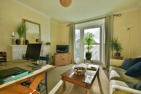 2 bedroom flat for sale, Woodville Road, Bexhill-on-Sea, TN39