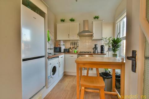 2 bedroom flat for sale, Woodville Road, Bexhill-on-Sea, TN39