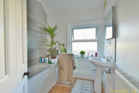 2 bedroom flat for sale, Woodville Road, Bexhill-on-Sea, TN39