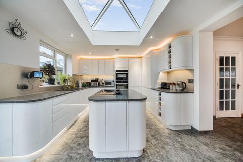 4 bedroom detached house for sale, Shilton Road, Carterton, Oxfordshire, OX18