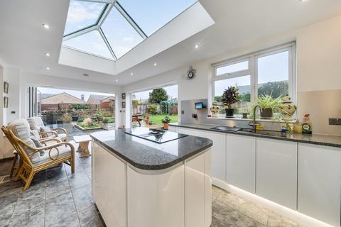 4 bedroom detached house for sale, Shilton Road, Carterton, Oxfordshire, OX18