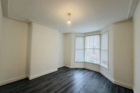 undefined, 3 bedroom house with garden in Walton
