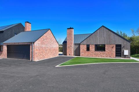 undefined, Pool Yard, Woonton
