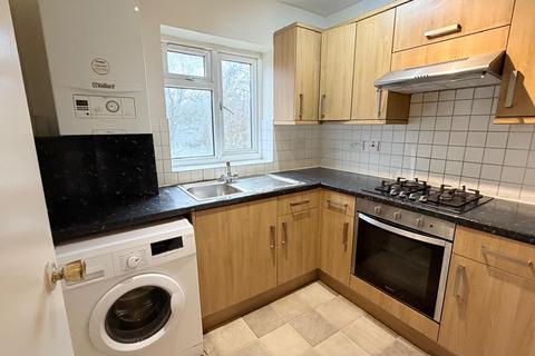 1 bedroom flat to rent, Hanworth Road, Whitton TW4