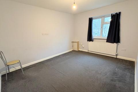 1 bedroom flat to rent, Hanworth Road, Whitton TW4
