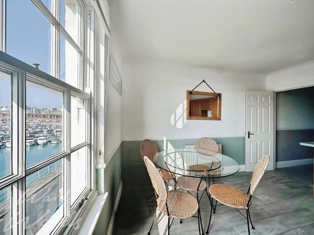 Harbour 68 kitche...