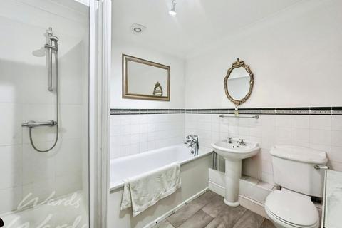 2 bedroom apartment to rent, Harbour Parade Ramsgate CT11