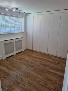 2 bedroom maisonette for sale, Tedder Close, Chessington KT9