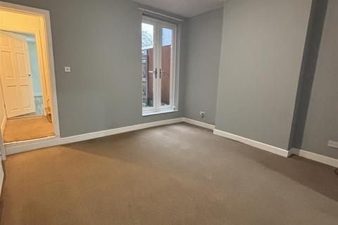 3 bedroom terraced house to rent, Talbot Road, Smethwick B66