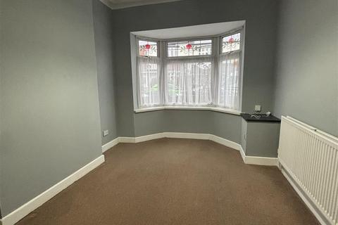 3 bedroom terraced house to rent, Talbot Road, Smethwick B66