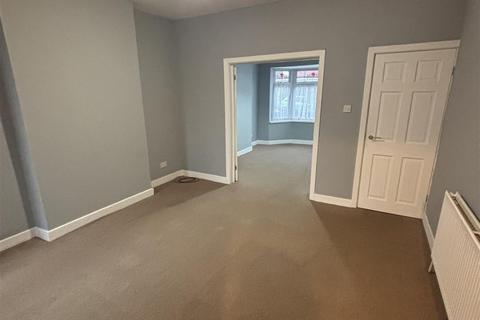 3 bedroom terraced house to rent, Talbot Road, Smethwick B66