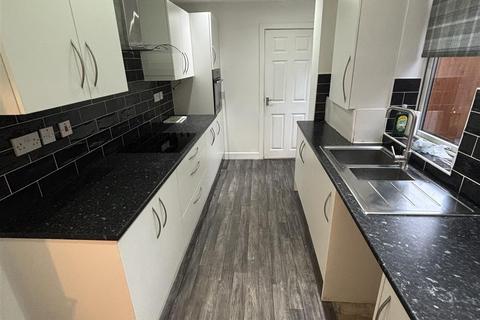3 bedroom terraced house to rent, Talbot Road, Smethwick B66