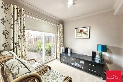3 bedroom semi-detached house for sale, Broadway, Irlam, M44
