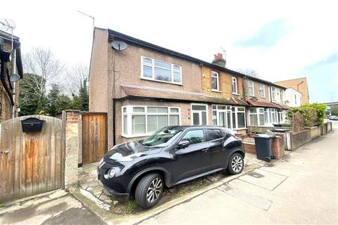 undefined, Chigwell Road, London, E18