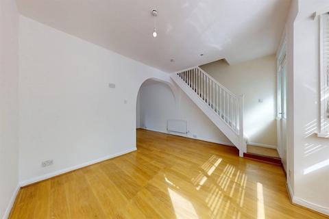 2 bedroom end of terrace house to rent, Chigwell Road, London, E18
