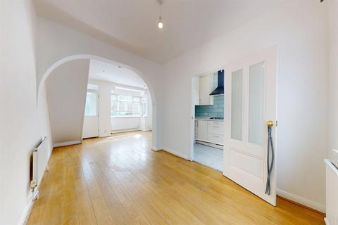 2 bedroom end of terrace house to rent, Chigwell Road, London, E18