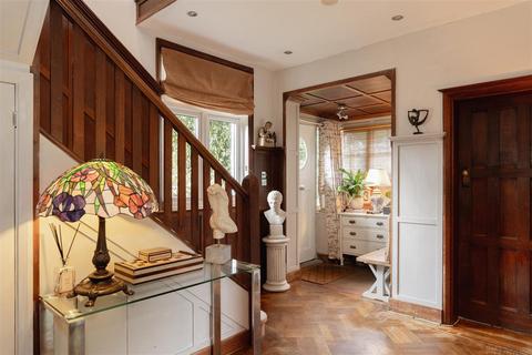 4 bedroom detached house for sale, Deepdene Avenue, Dorking