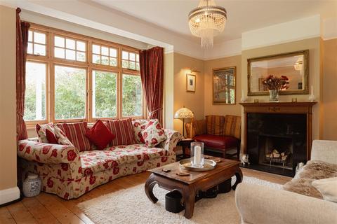 4 bedroom detached house for sale, Deepdene Avenue, Dorking