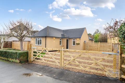 3 bedroom bungalow for sale, Summers Road, Godalming, Surrey, GU7