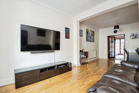 3 bedroom terraced house for sale, Rosslyn Crescent, Harrow HA1