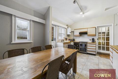 3 bedroom flat for sale, Belvedere Road, Scarborough YO11