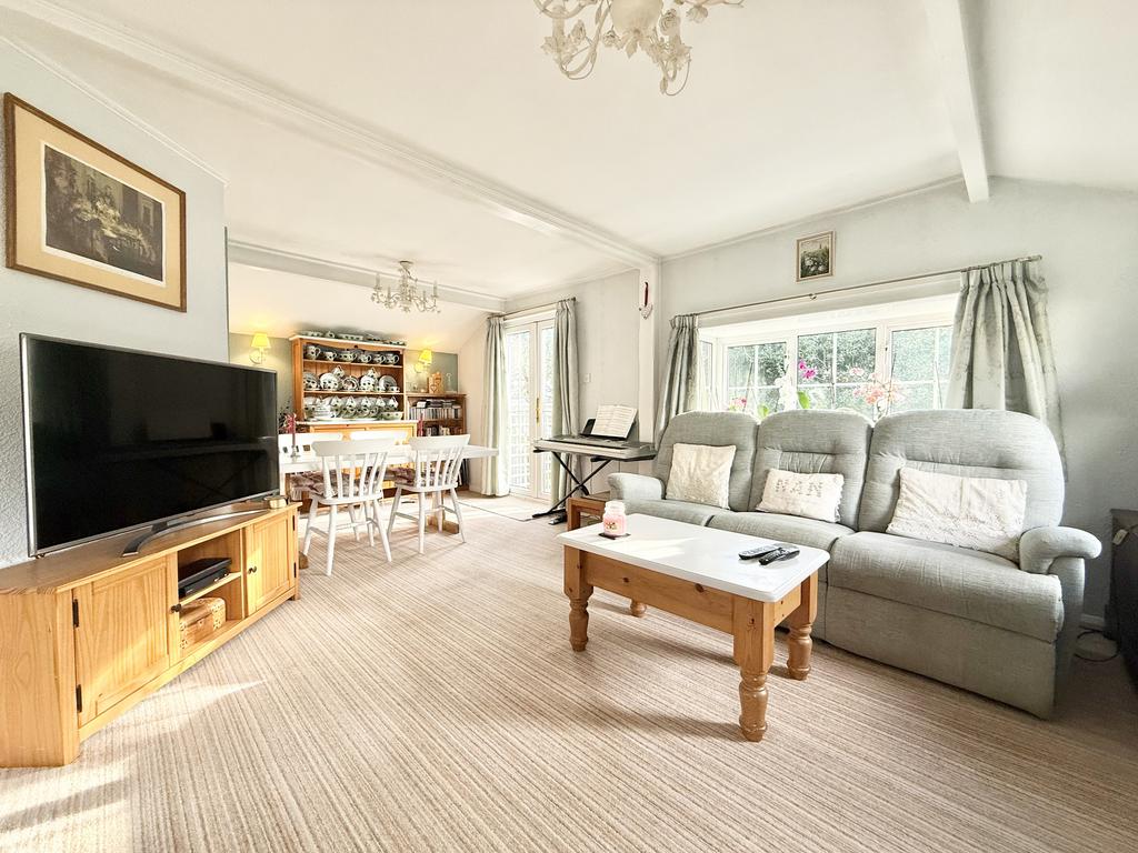 Lounge/Dining Rm