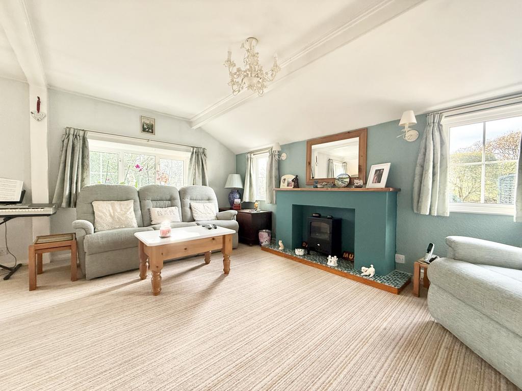 Lounge/Dining Rm