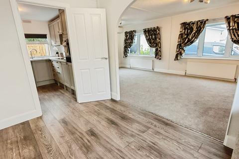2 bedroom park home for sale, Coggeshall Road, Braintree, Essex, CM7