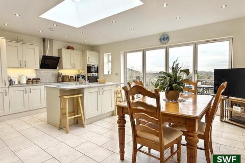 4 bedroom semi-detached house for sale, Sedgley Road, Penn Common, Wolverhampton