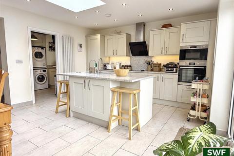 4 bedroom semi-detached house for sale, Sedgley Road, Penn Common, Wolverhampton