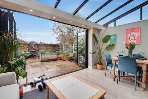 3 bedroom house for sale, Buckingham Gardens, West Molesey, KT8