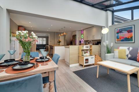 3 bedroom house for sale, Buckingham Gardens, West Molesey, KT8