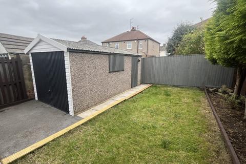 2 bedroom semi-detached house to rent, 5 Glenaire, Shipley, BD18 1EN