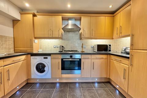 2 bedroom flat to rent, Foxfield, Park Gate