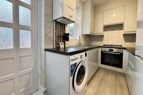 3 bedroom end of terrace house to rent, Bentworth Road, London, W12