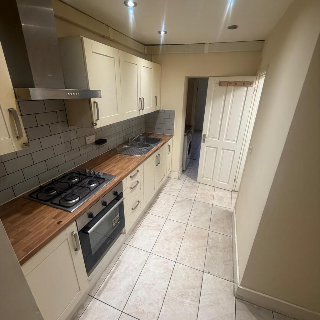 4 bed terraced house to rent Johnson Street, Sout