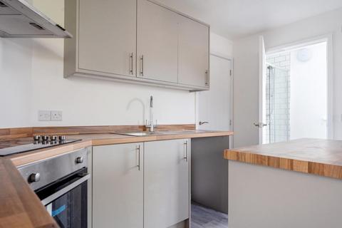 1 bedroom flat for sale, Burford Road,  Carterton,  Oxfordshire,  OX18