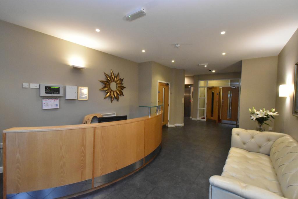 2-Bedroom, 2-Bathroom Flat with Private Outdoor S