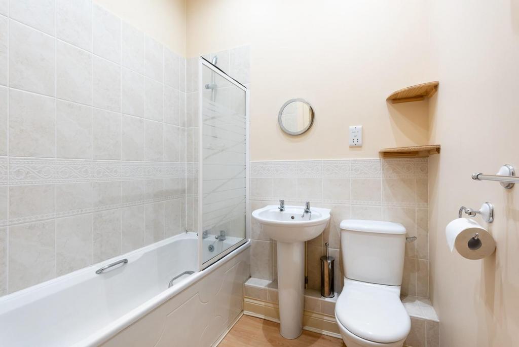 Bathroom 2.jpg