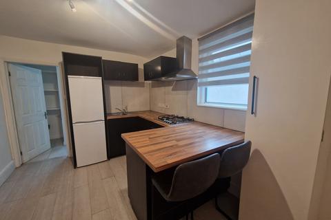 2 bedroom flat to rent, Vicarage Lane, London E15