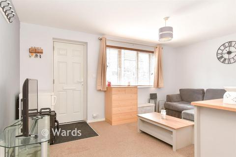 1 bedroom ground floor maisonette for sale, Rookery Crescent, Cliffe, Rochester, Kent