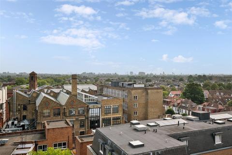 2 bedroom flat to rent, Devonhurst Place, London, W4