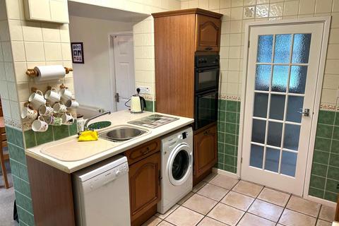 2 bedroom detached bungalow for sale, Coombe Place, Oadby