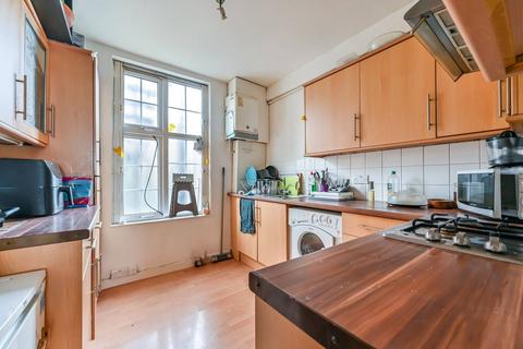 4 bedroom flat to rent, Telford Court, Streatham Hill, London, SW2