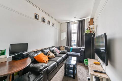 4 bedroom flat to rent, Telford Court, Streatham Hill, London, SW2